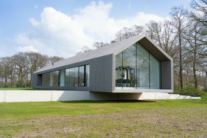 SlimLine 38 Portas, ConceptPatio 130 Correr e Harmónio e ConceptSystem 77 Janelas - Het Kleine Krikhaar localizado em Geesteren, nos Países Baixos