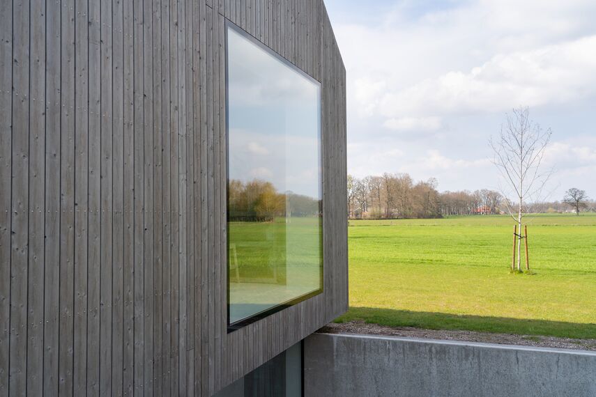 SlimLine 38 Portas, ConceptPatio 130 Correr e Harmónio e ConceptSystem 77 Janelas - Het Kleine Krikhaar localizado em Geesteren, nos Países Baixos