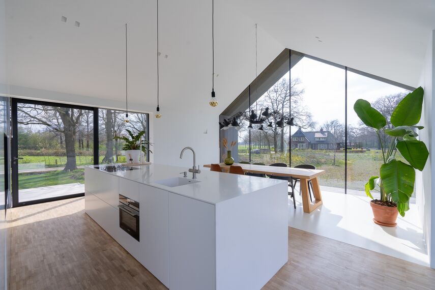 SlimLine 38 Portas, ConceptPatio 130 Correr e Harmónio e ConceptSystem 77 Janelas - Het Kleine Krikhaar localizado em Geesteren, nos Países Baixos