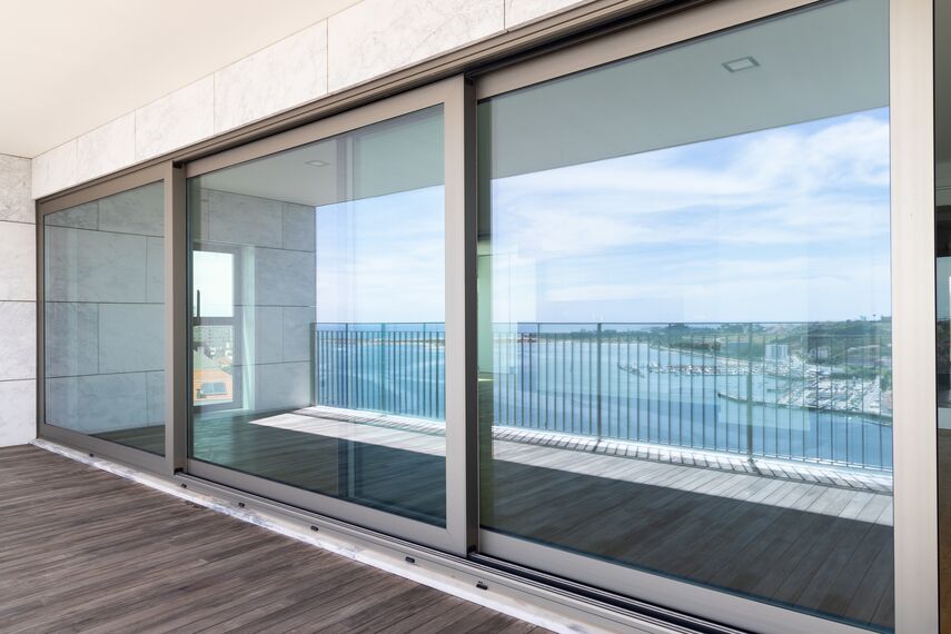 ConceptSystem 77 Janelas - Panorâmico Nascente e Panorâmico Poente localizado em Porto, Portugal