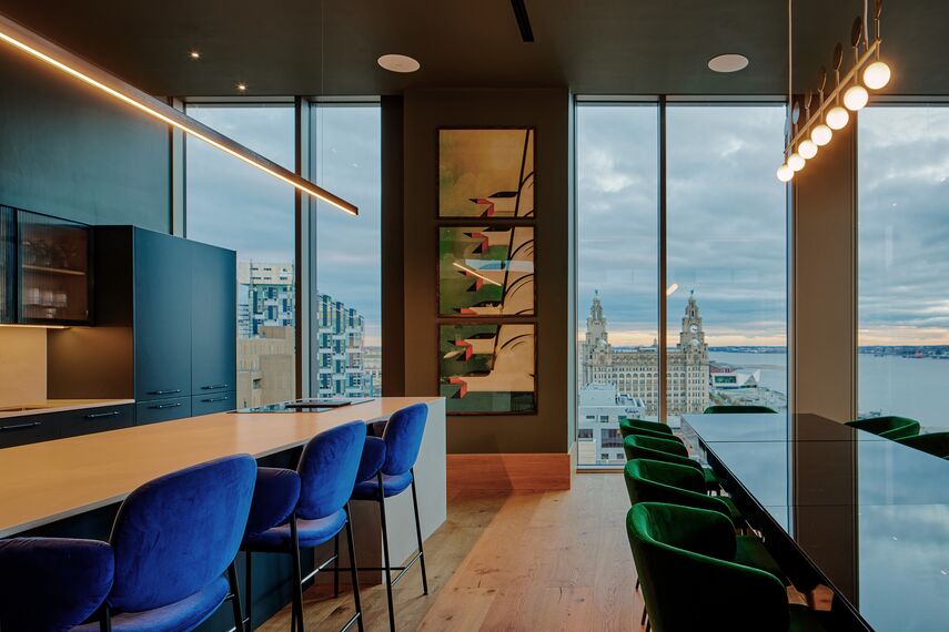 CW 65-EF Fachadas e ConceptSystem 77 Janelas - The Lexington localizado em Liverpool, Reino Unido