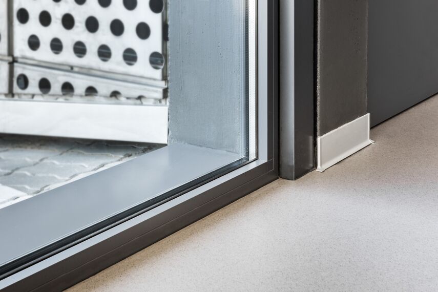 MasterLine 8 Portas, ConceptSystem 77 Portas, SlimLine 38 Janelas, CS 77 Fire Proof Janelas e SlimLine 38 Ferro Janelas - Bluepharma - Nova Unidade Industrial de Coimbra localizado em Coimbra, Portugal
