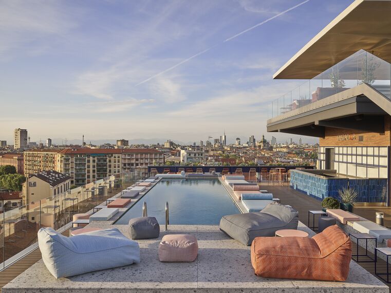 ConceptWall 50 Fachadas, MasterLine 8 Portas, SlimLine 38 Janelas e MasterLine 8 Balcony Door Portas - 21 House of Stories Navigli localizado em Milan, Itália