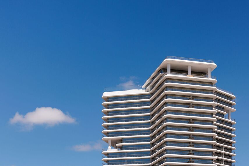 ConceptWall 60 Fachadas, ConceptSystem 77 Portas e CW 60 Hidden Vent Fachadas - Infinity localizado em Lisbon, Portugal
