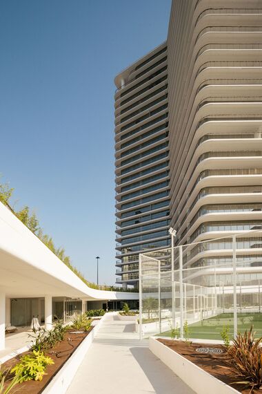 ConceptWall 60 Fachadas, ConceptSystem 77 Portas e CW 60 Hidden Vent Fachadas - Infinity localizado em Lisbon, Portugal