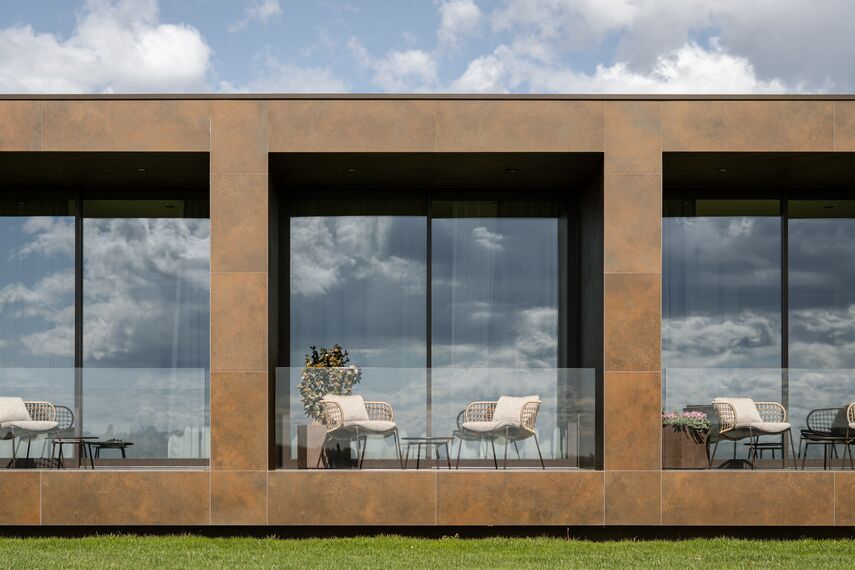 HiFinity Correr e Harmónio e ConceptPatio 155 Correr e Harmónio - Cantine Vie di Romans localizado em Gorizia, Itália