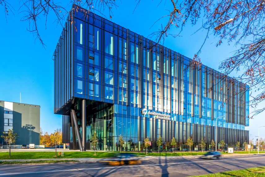 MasterLine 8 HI Janelas e CW 50-HI Fachadas - Office building Avia Solutions Group Headquarters localizado em Vilnius, Lituânia