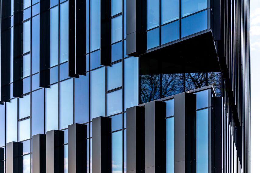 MasterLine 8 HI Janelas e CW 50-HI Fachadas - Office building Avia Solutions Group Headquarters localizado em Vilnius, Lituânia