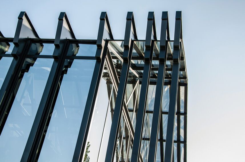 ConceptSystem 68 Janelas e ConceptFolding 77 Correr e Harmónio - Recreation/Entertainment centre Quoin Rock Wine Estate localizado em Stellenbosch, África do Sul