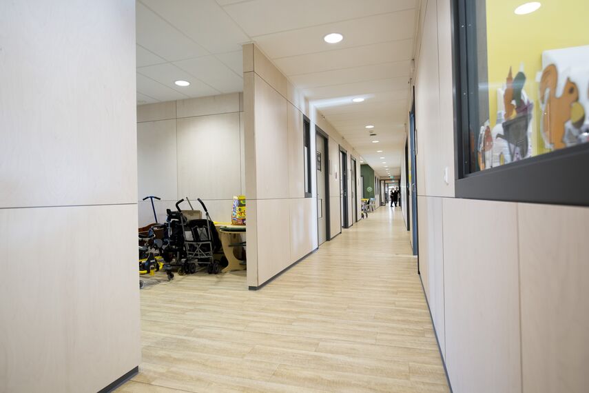 ConceptSystem 77 Portas, CS 77 Hidden Vent Janelas, CW 50 Standard Fachadas e CW 50 Fachadas - School KJC Heliomare & MFS Heemskerk localizado em Heemskerk, nos Países Baixos