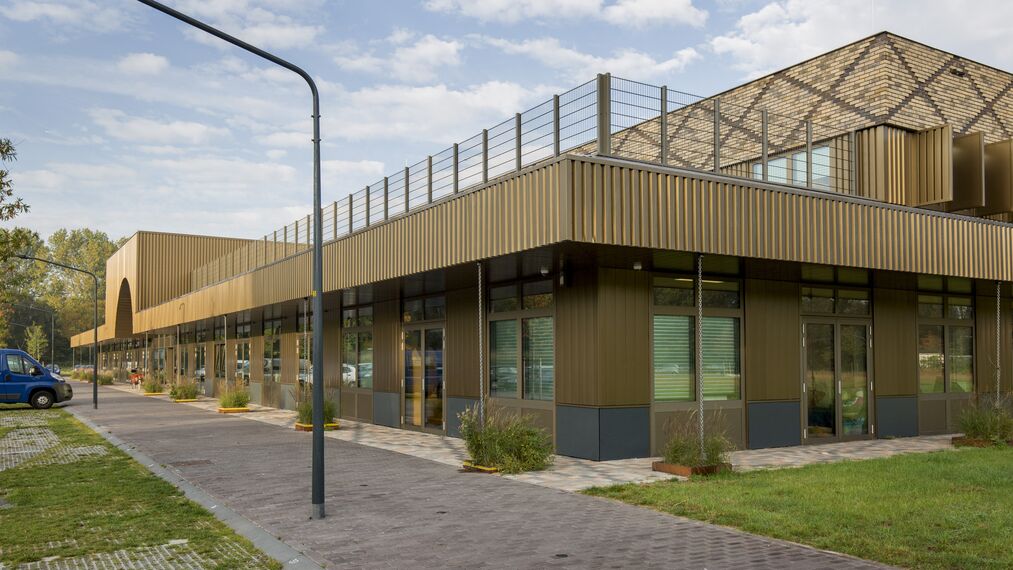 ConceptSystem 77 Portas, CS 77 Hidden Vent Janelas, CW 50 Standard Fachadas e CW 50 Fachadas - School KJC Heliomare & MFS Heemskerk localizado em Heemskerk, nos Países Baixos