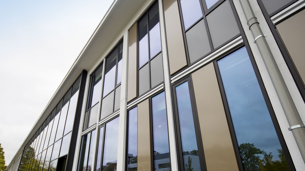 ConceptSystem 77 Portas, CW 50 Standard Fachadas, CW 50 Fachadas e CS 77 Hidden Vent Janelas - Building N Hengelo localizado em Hengelo, nos Países Baixos