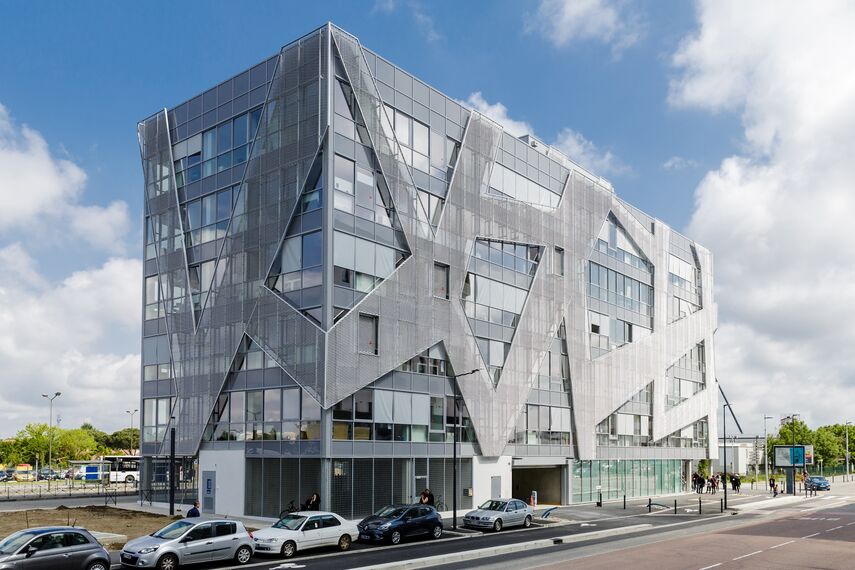 ConceptWall 50 Fachadas, ThermoSystem 68 Janelas e TS 68-HV Janelas - Office building Sky Line localizado em Toulouse, França