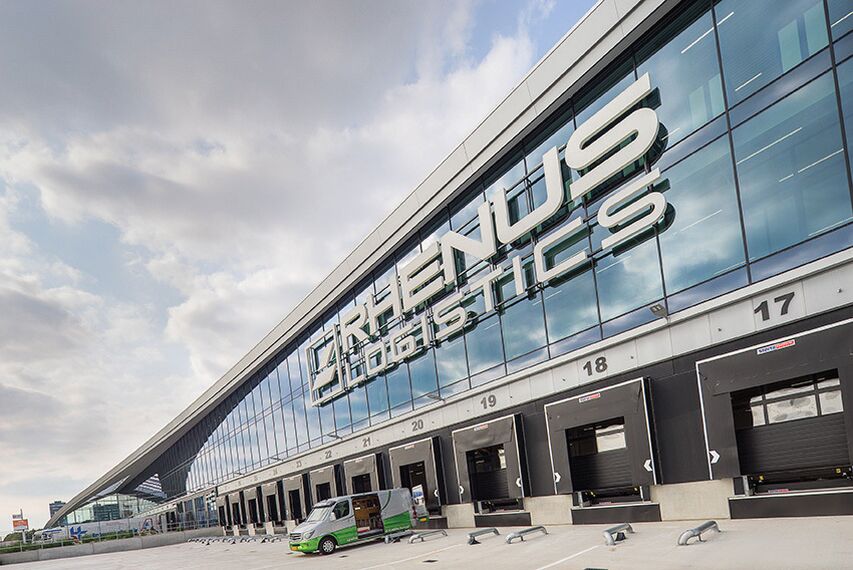 ConceptFolding 77 Correr e Harmónio e ConceptWall 50 Fachadas - Warehouse DC New Logic III localizado em Tilburg, nos Países Baixos