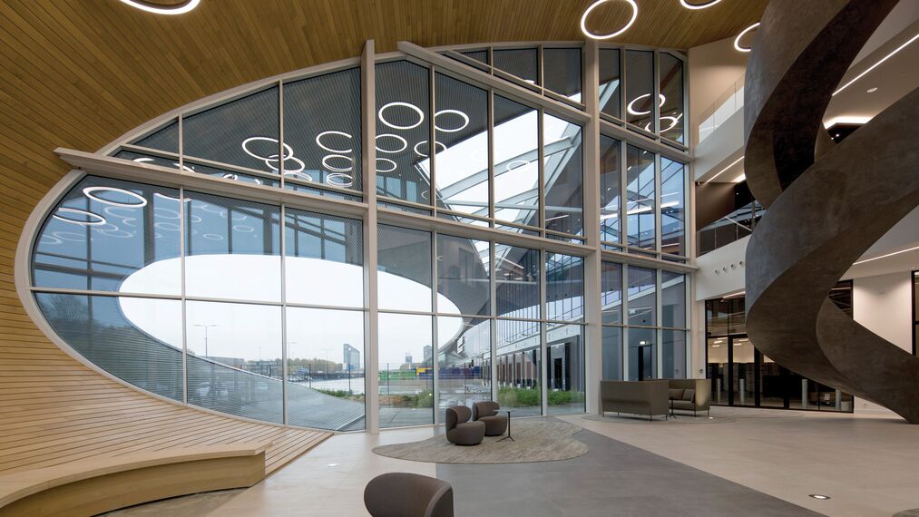 ConceptFolding 77 Correr e Harmónio e ConceptWall 50 Fachadas - Warehouse DC New Logic III localizado em Tilburg, nos Países Baixos