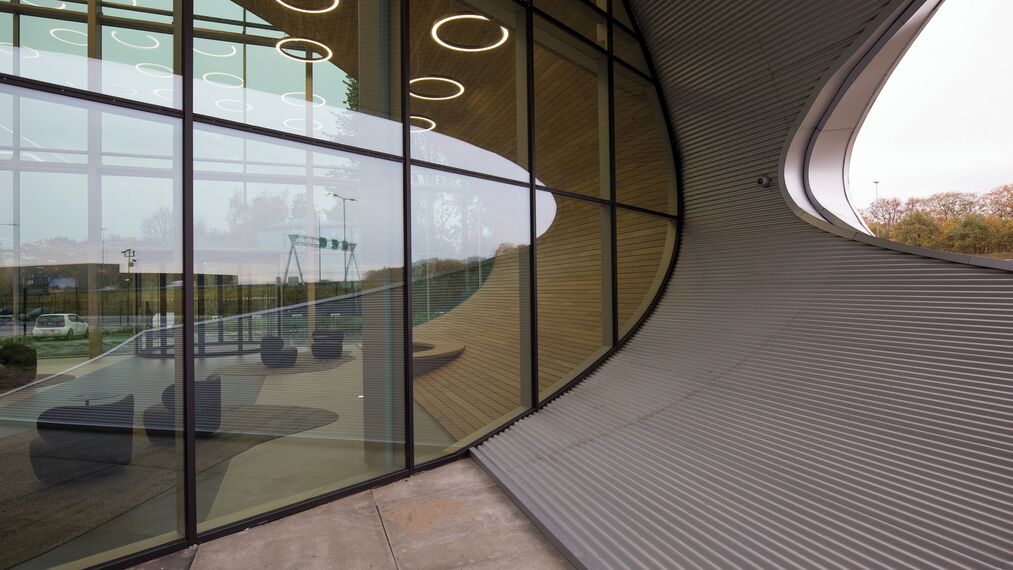 ConceptFolding 77 Correr e Harmónio e ConceptWall 50 Fachadas - Warehouse DC New Logic III localizado em Tilburg, nos Países Baixos