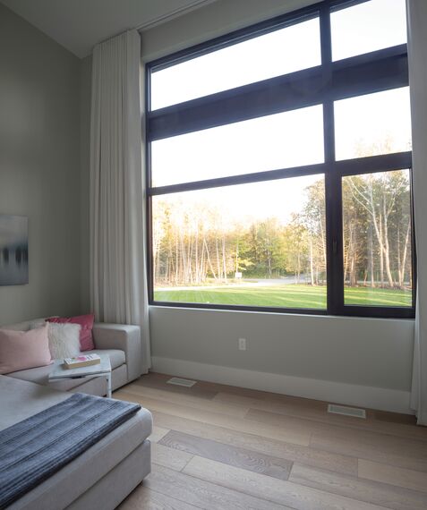 ConceptWall 50 Fachadas e ConceptSystem 77 Janelas - Forest View localizado emCanadá