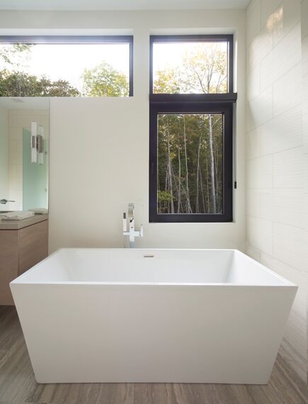 ConceptWall 50 Fachadas e ConceptSystem 77 Janelas - Forest View localizado emCanadá