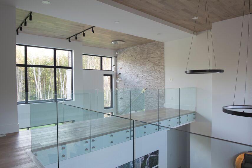 ConceptWall 50 Fachadas e ConceptSystem 77 Janelas - Forest View localizado emCanadá