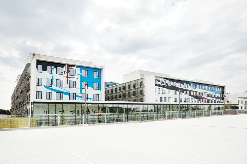 ConceptSystem 77 Janelas, BriseSoleil 100 Sombreamento e CS 77 Fire Proof Janelas - AZ Sint Maarten localizado em Mechelen, België