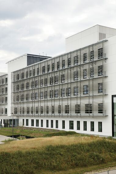 ConceptSystem 77 Janelas, BriseSoleil 100 Sombreamento e CS 77 Fire Proof Janelas - AZ Sint Maarten localizado em Mechelen, België