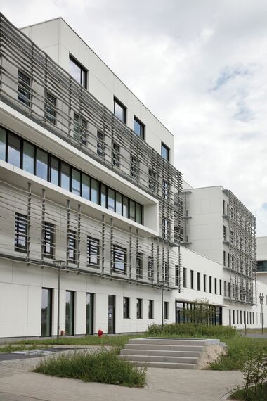 ConceptSystem 77 Janelas, BriseSoleil 100 Sombreamento e CS 77 Fire Proof Janelas - AZ Sint Maarten localizado em Mechelen, België
