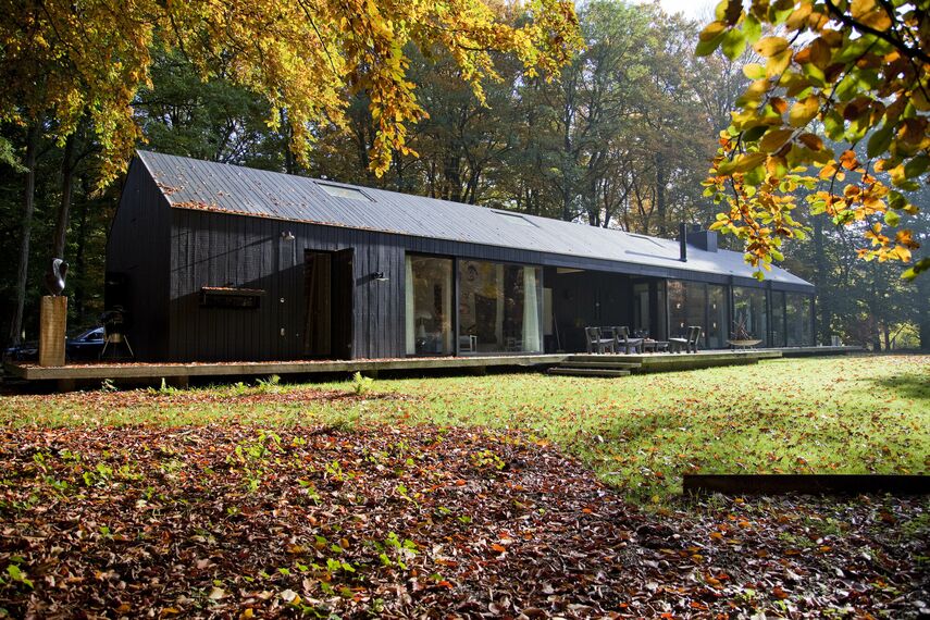 ConceptPatio 130 Correr e Harmónio, ConceptSystem 77 Janelas e ConceptWall 50 Fachadas - House The Brouwhuis localizado em Oisterwijk, nos Países Baixos