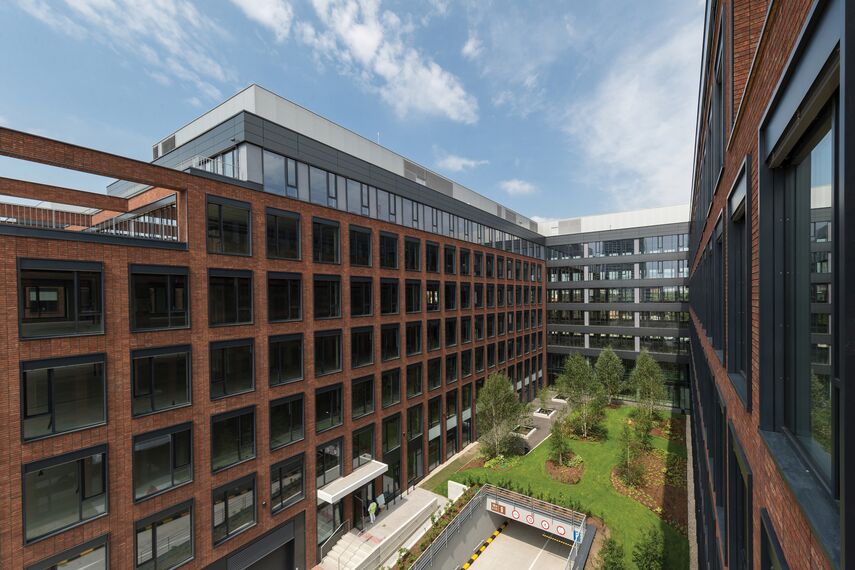 CW 50-HI Fachadas - Business center Twin City localizado em Bratislava, República Eslovaca