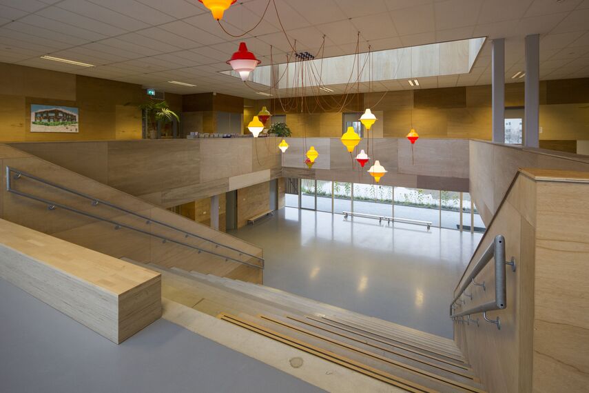 CS 38-SL Sistemas cancelados e SlimLine 38 Janelas - Boarding school Centro Escolar Zuidas localizado em Amsterdam, nos Países Baixos