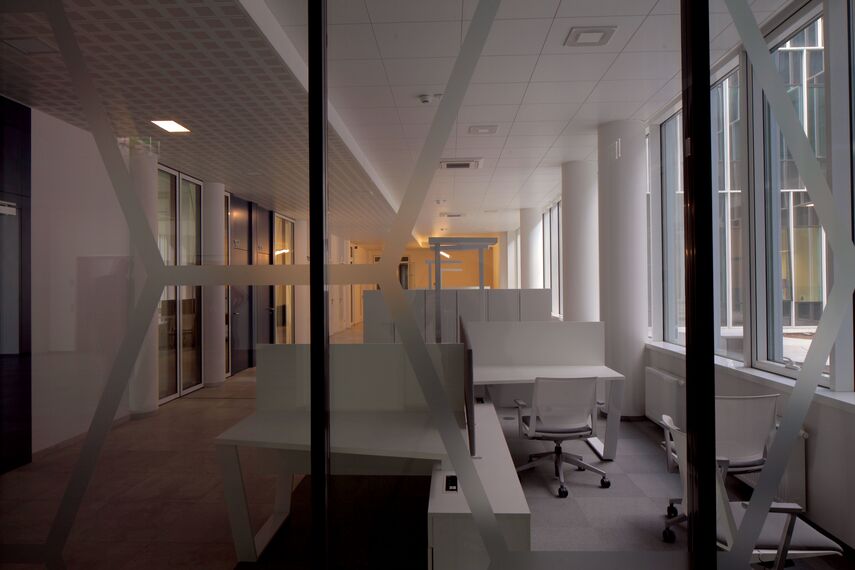 CI 45 Janelas, ConceptSystem 77 Portas, ConceptSystem 77 Janelas e CW 50-HI Fachadas - College/University National Centre  of Physical and Technological Sciences localizado em Vilnius, Lituânia