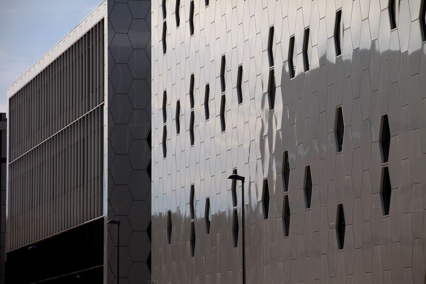 CI 45 Janelas, ConceptSystem 77 Portas, ConceptSystem 77 Janelas e CW 50-HI Fachadas - College/University National Centre  of Physical and Technological Sciences localizado em Vilnius, Lituânia