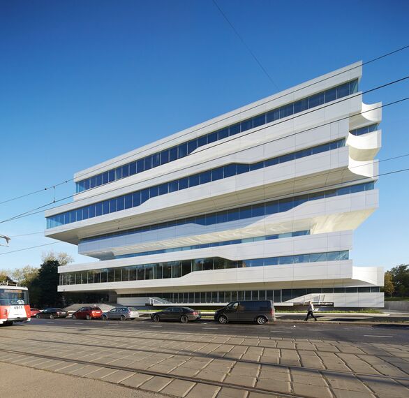 ConceptFolding 77 Correr e Harmónio, ConceptSystem 77 Janelas e CW 50-SC Fachadas - Office building Dominion Tower localizado em Moscow, Rússia