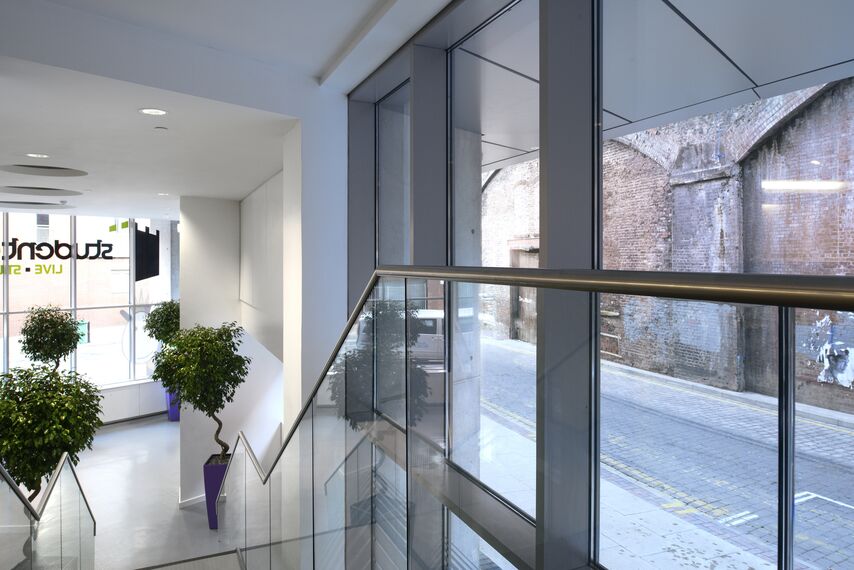 ConceptWall 50 Fachadas, ConceptSystem 68 Janelas, Vision 50 Portas e ConceptWall 60 Fachadas - Student Accomodation localizado em Manchester, Reino Unido