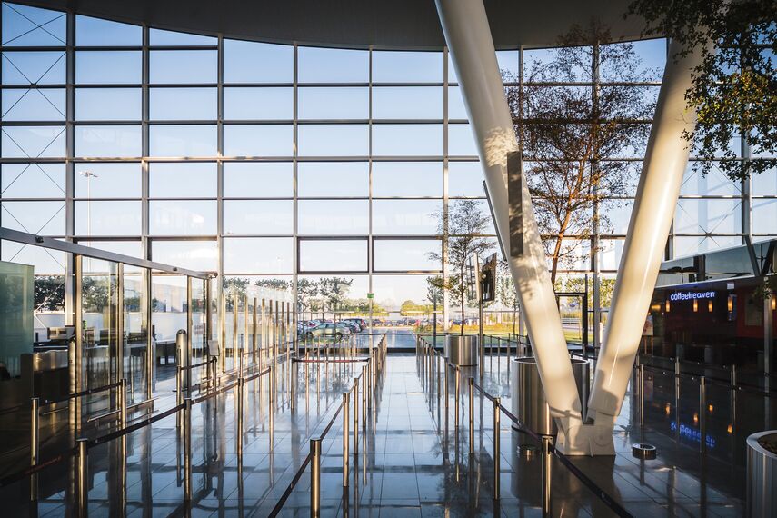 ConceptWall 60 Fachadas, ConceptSystem 77 Janelas, ConceptSystem 59Pa Janelas, ConceptWall 50 Fachadas, CW 50-FP Fachadas e CW 50-SG Fachadas - Airport MPL Passenger Terminal localizado em Wrocław, Polónia