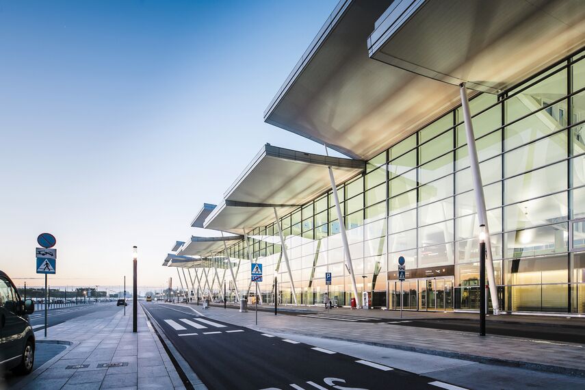 ConceptWall 60 Fachadas, ConceptSystem 77 Janelas, ConceptSystem 59Pa Janelas, ConceptWall 50 Fachadas, CW 50-FP Fachadas e CW 50-SG Fachadas - Airport MPL Passenger Terminal localizado em Wrocław, Polónia