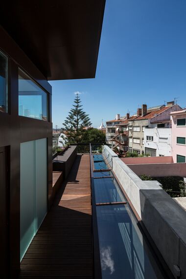 ConceptWall 50 Fachadas, CP 50 Correr e Harmónio e ConceptRoof 120 Jardins de Inverno - House Moradia Urbana Bio-inspirada localizado em Lisbon, Portugal