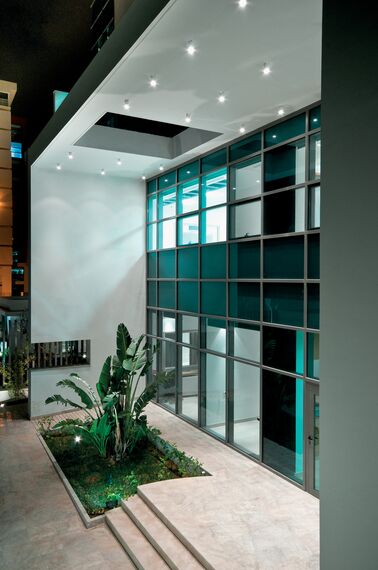 BriseSoleil 100 Sombreamento e ConceptWall 60 Fachadas - Embassy Embassy of Canada localizado em Tunis, Tunísia