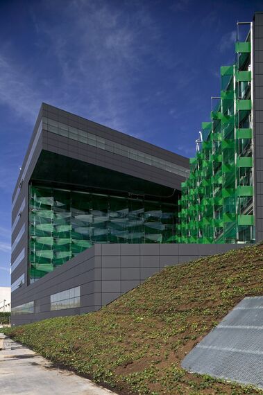 ConceptSystem 68 Janelas, ConceptSystem 68 Portas, ConceptWall 50 Fachadas e ConceptWall 86 Fachadas - Office building Sede da Coca-Cola localizado em Madrid, Espanha