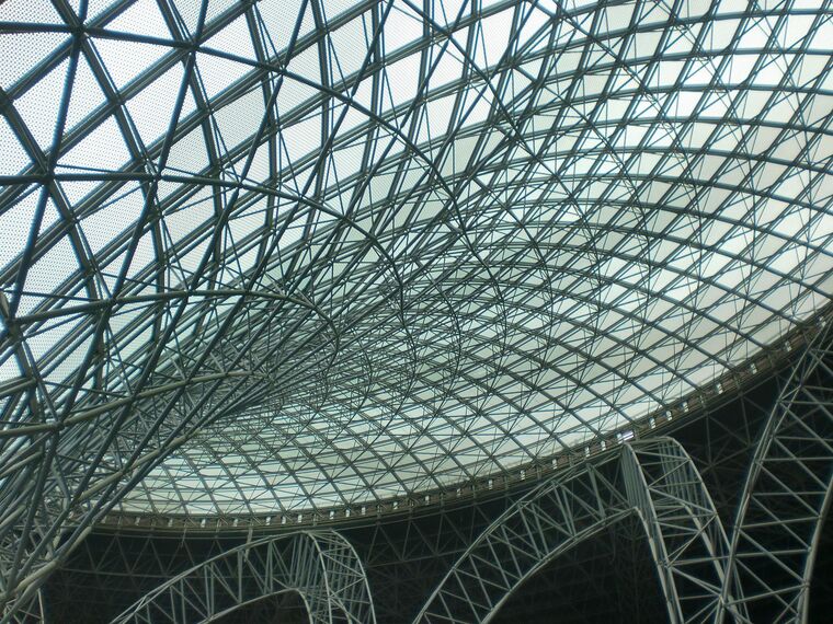ConceptWall 86 Fachadas - Race track Ferrari World Abu Dhabi localizado em Abu Dhabi, Emirados Árabes Unidos