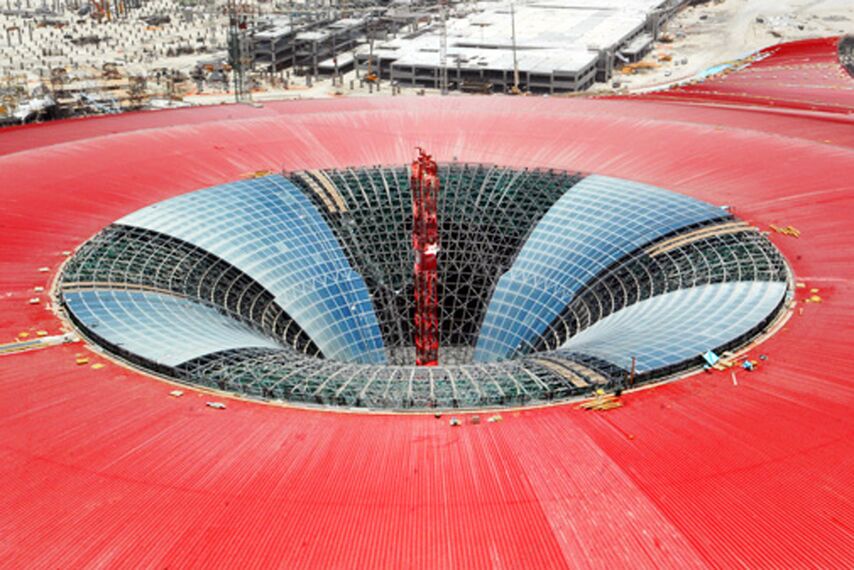 ConceptWall 86 Fachadas - Race track Ferrari World Abu Dhabi localizado em Abu Dhabi, Emirados Árabes Unidos