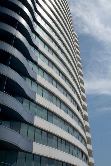 ConceptSystem 77 Portas e ConceptSystem 77 Janelas - Complexo de apartmentos White Sails localizado em Odessa, Ucrânia