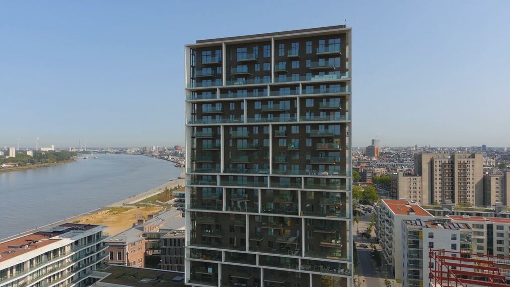 ConceptWall 60 Fachadas e MasterLine 8 HI+ Janelas - Scheldezicht localizado em Antwerp, België