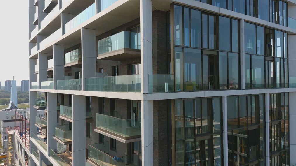 ConceptWall 60 Fachadas e MasterLine 8 HI+ Janelas - Scheldezicht localizado em Antwerp, België
