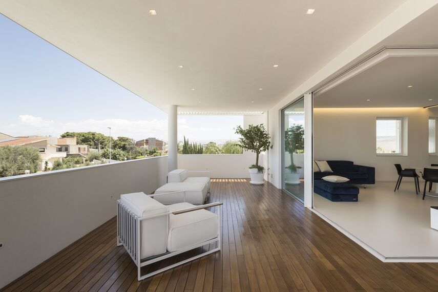 SlimPatio 68 Correr e Harmónio, HiFinity Correr e Harmónio, ConceptSystem 77 Janelas e CS 77 Hidden Vent Janelas - Casa D localizado em Ragusa, Itália