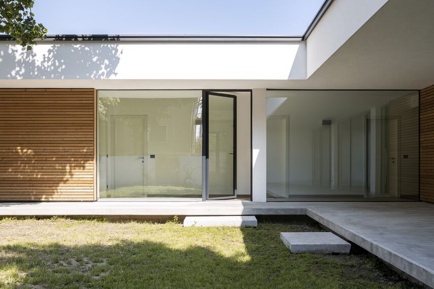SlimLine 38 Portas e SlimLine 38 Janelas - Casa Cremona localizado em Cremona, Itália