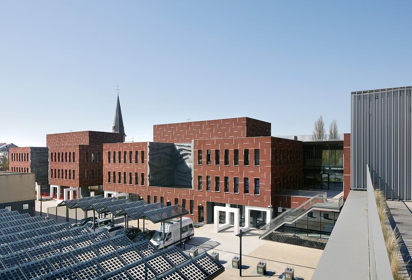 MasterLine 8 Hidden Vent Janelas, CW 50-FP Fachadas e CS 77 Fire Proof Janelas - Centro Administrativo de Beveren localizado em Beveren, België