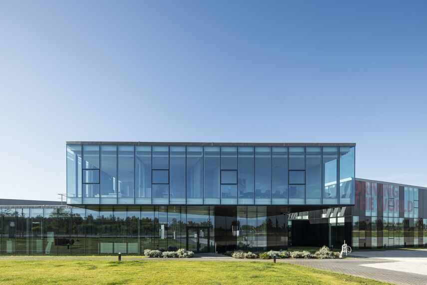 ConceptSystem 77 Janelas e ConceptWall 50 Fachadas - SEW Eurodrive localizado em Mealhada, Portugal
