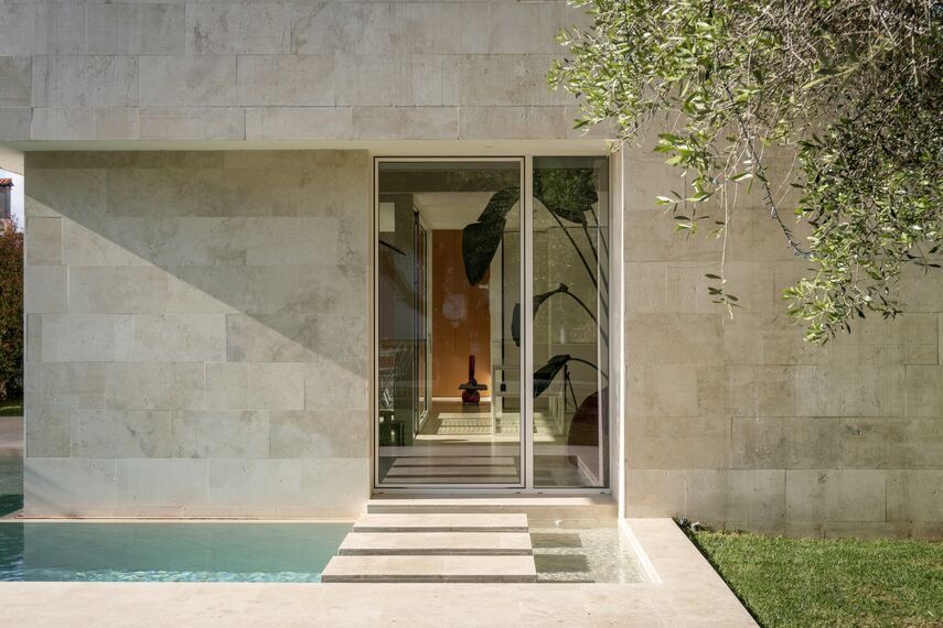 SlimLine 38 Janelas, SlimLine 38 Portas e ConceptPatio 130 Correr e Harmónio - Stone House localizado em Fiano Romano, Itália