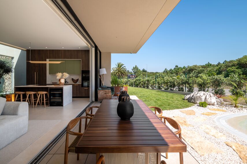 SlimPatio 68 Correr e Harmónio e MasterLine 8 Janelas - Lagoon Village localizado em Óbidos, Portugal