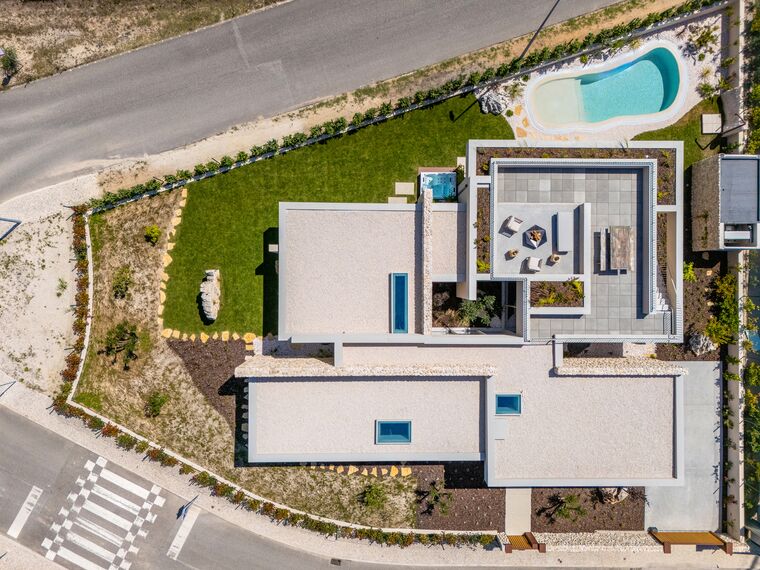 SlimPatio 68 Correr e Harmónio e MasterLine 8 Janelas - Lagoon Village localizado em Óbidos, Portugal